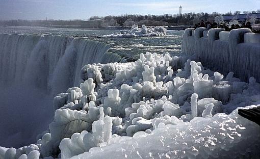 Anyone here been to Niagara Falls?-niagara_winter.jpg