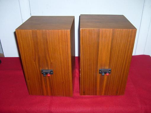 Hello, I need helping identifying a pair of speakers ( no brand, no model )-1zwowg2.jpg